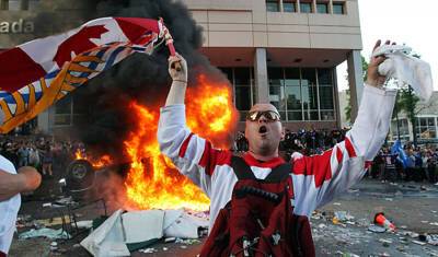 В Канаде к протестующим против ковидных мер присоединились экстремисты со свастикой