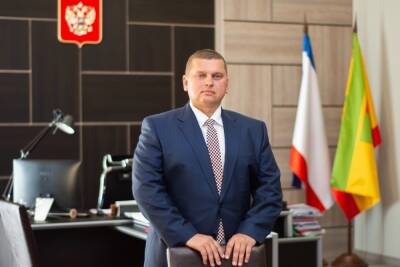 Уволен мэр крымского города, у которого обнаружены украинские...