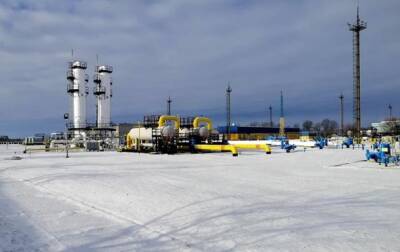 Газпром почти вдвое снизил поставки газа за рубеж