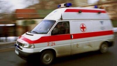 В подмосковной Балашихе мать с двумя детьми попала в больницу после падения сосульки