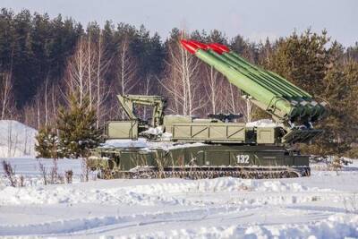 На фоне кризиса в отношениях с НАТО, Россия проводит учения ракетчиков и сил ПВО в приграничных с Украиной областях