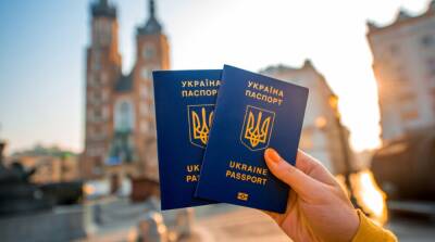Польша выдала значительно больше виз украинцам в 2021 году – МИД