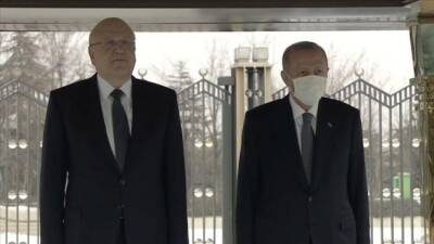 В Турцию прибыл премьер-министр Ливана