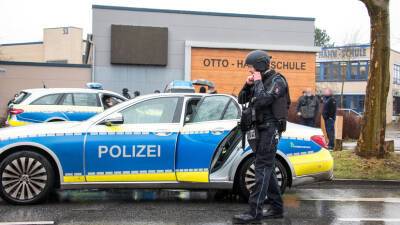 Полиция Гамбурга сообщила о завершении осмотра школы после инцидента