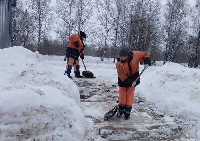Улицы Смоленска продолжают очищать от снега