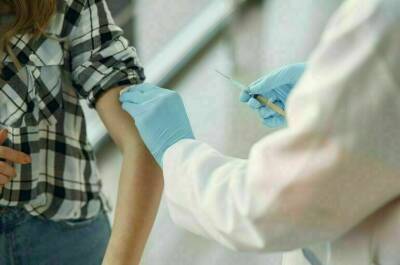 ЕК: половина жителей Земли вакцинирована от коронавируса
