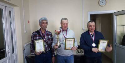 На Сахалине разыграли медали ветеранского первенства по шахматам