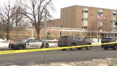 Два человека погибли при стрельбе в американской школе