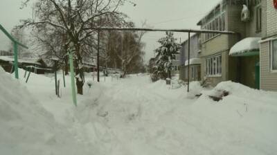 Жители Зари утопают в снегу на Молодежной