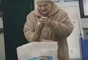 В Тольятти бабушка залила фекалиями офис "Газпрома" из-за долга в 300 рублей