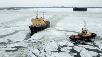 Ледокол «Буран» расчистил путь для боевых и гражданских кораблей в Финском заливе - 5-tv.ru - Санкт-Петербург