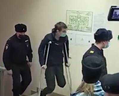 Убийца студентов пермского вуза появился в суде с ампутированной ногой