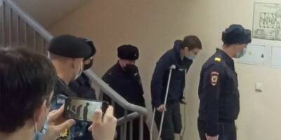 Тимур Бекмансуров - Обвиняемого в стрельбе в пермском вузе студента Бекмансурова доставили в суд - runews24.ru - Пермь