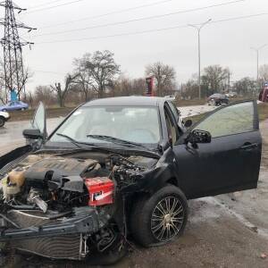 В Бердянске столкнулись фура и легковой автомобиль. Фото