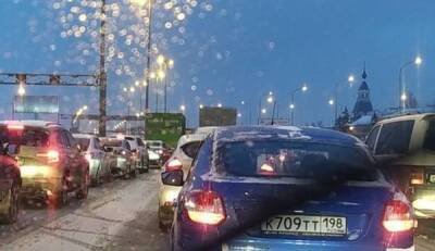 Некачественная уборка снега стала причиной массового ДТП на Московском шоссе
