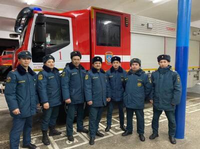 Астраханские пожарные спасли двоих человек