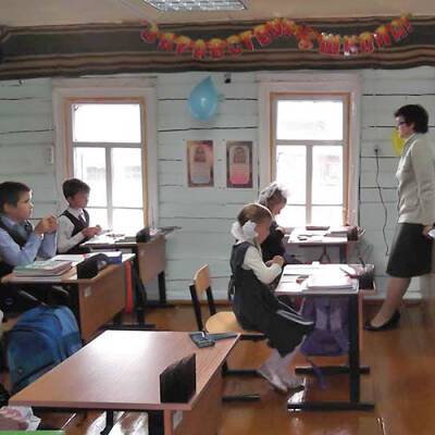 Три четверти учителей в России оказались с окладом ниже МРОТ