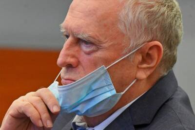 Вирусолог объяснил госпитализацию Жириновского, несмотря на неоднократную прививку