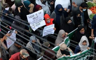 В Индии протестуют студенты из-за запрета хиджабов - korrespondent.net - Украина - Индия - India - штат Карнатака - Протесты