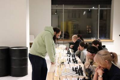 В Твери прошел первый в 2022-м году сеанс одновременной игры в «Медвежьи шахматы»