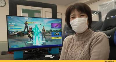 Японские пенсионеры учатся играть в видеоигры в специальном клубе
