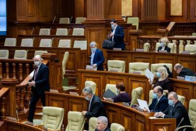 «Хорошие люди» в парламенте Молдавии довольны: оппозиция самоустранилась