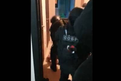 СОБР в действии: задержаны трое похитителей человека в Гатчинском районе – видео