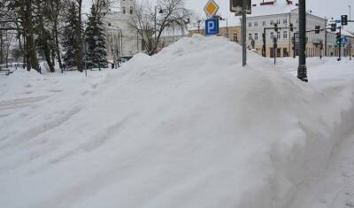 Команда Беглова назначила новый срок ликвидации снежных завалов