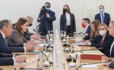 Лавров: На переговорах с главой МИД Британии услышали заявление о «тяжелых последствиях, с которыми столкнется РФ»