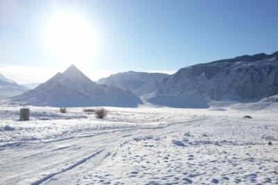 Написал имя на снегу: застрявший в горах турист помог спасателям найти его