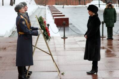 Трасс возложила цветы к Могиле Неизвестного солдата у Кремля