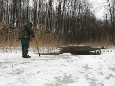 Опасный лед! На озере Ант Гродненского района едва не утонули два рыболова-любителя
