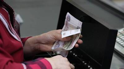 Только 4% россиян продолжили оплачивать покупки наличными