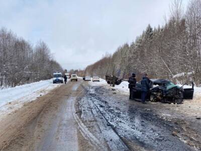 В Тверской области водитель лесовоза протаранил две легковушки, есть пострадавшие