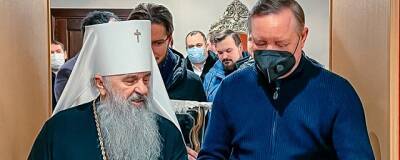 Губернатор Беглов продолжает ходить по церквям вместо решения проблем Петербурга