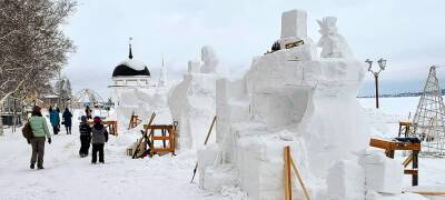 Мастера «Гипербореи» начали создавать снежные и ледовые скульптуры на набережной Петрозаводска (ФОТО)