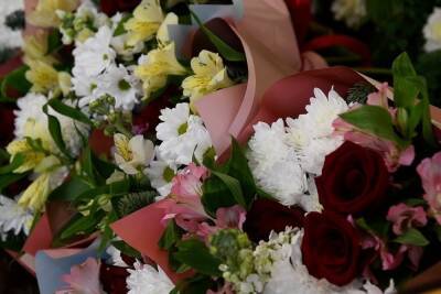 В Волгограде мошенница обманула владелицу цветочного магазина