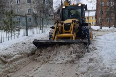 Более 300 рабочих очищают улицы Тулы от снега
