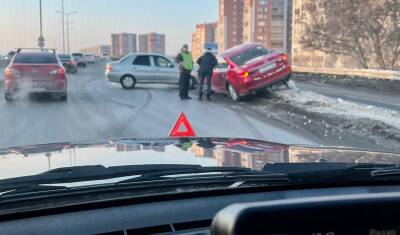 В Тюмени очередная авария у развязки на Червишевском тракте создала пробку в 3 км