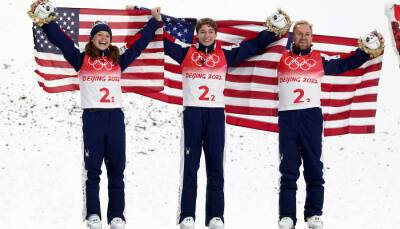 Сборная США выиграла олимпийское золото по лыжной акробатике в командном миксте