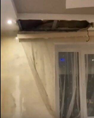 Протекающий потолок обрушился в квартире в Ленинском районе