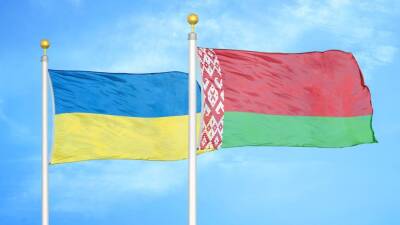 Белоруссия потребовала от Украины официальных извинений из-за замены госфлага в Днепре