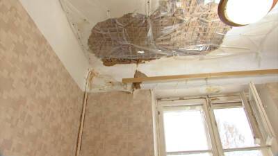 В Долгопрудном уборка снега привела к обрушению потолка в жилом доме