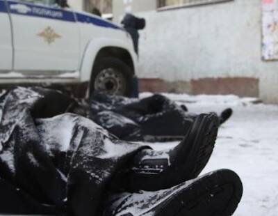 Baza: в Дагестане мужчина прождал 10 лет, чтобы отомстить экс-полицейскому, и зарезал его