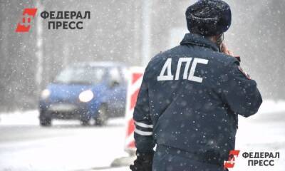 Свердловские полицейские спасли водителя из снежного плена