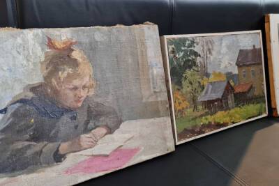 Семья из Всеволожска подарила пять картин музейному агентству