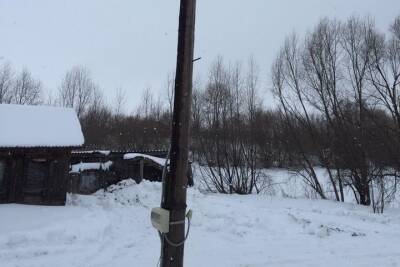 В тамбовском селе Кочетовка по просьбам жителей отремонтировали электрический столб