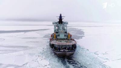Ледокол «Арктика» впервые ведет караван судов с Чукотки в направлении порта Архангельск