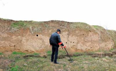 В Ташкентской области задержали "черных археологов". Они искали ценные артефакты на городище "Шахрухия"