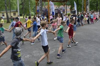 Костромским родителя предлагают подумать о летнем отдыхе своих детей